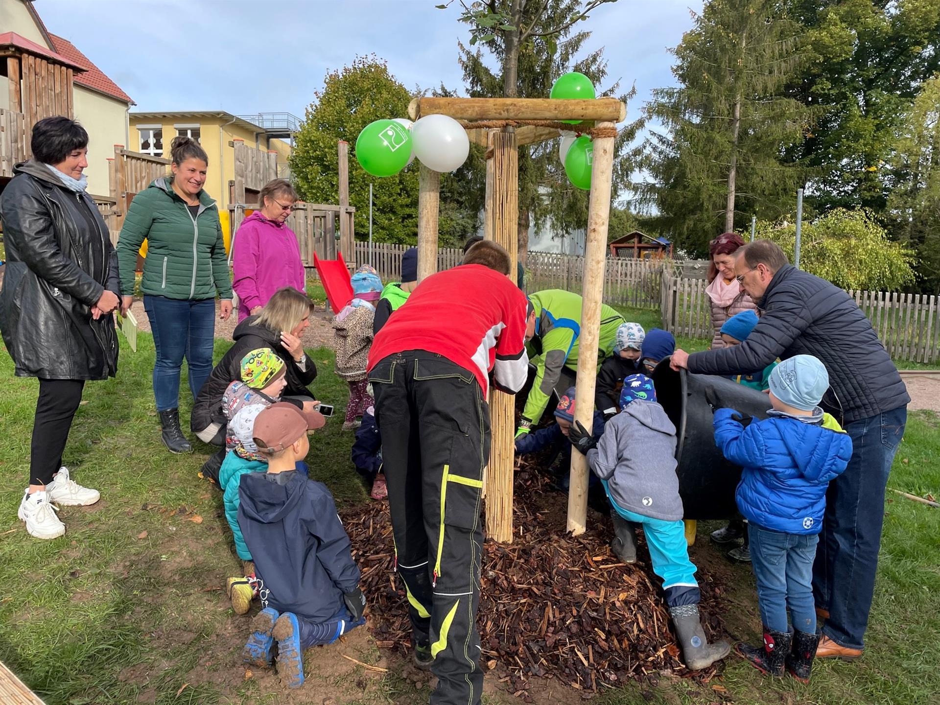 Einheitsbuddeln: Landschaftsgärtner unterstützen die Aktion
